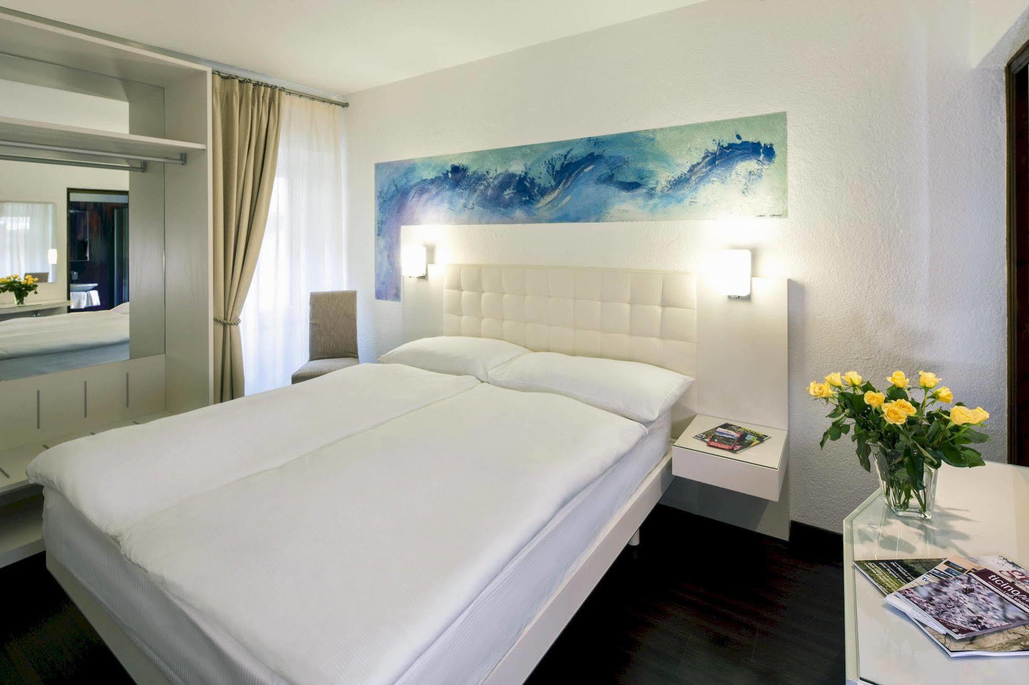 America Hotel 3*